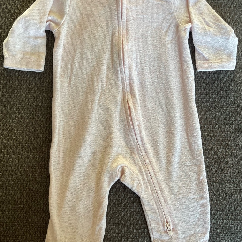 Old Navy 0-3 Month Soft Pink Baby Footie 🩷 EUC
